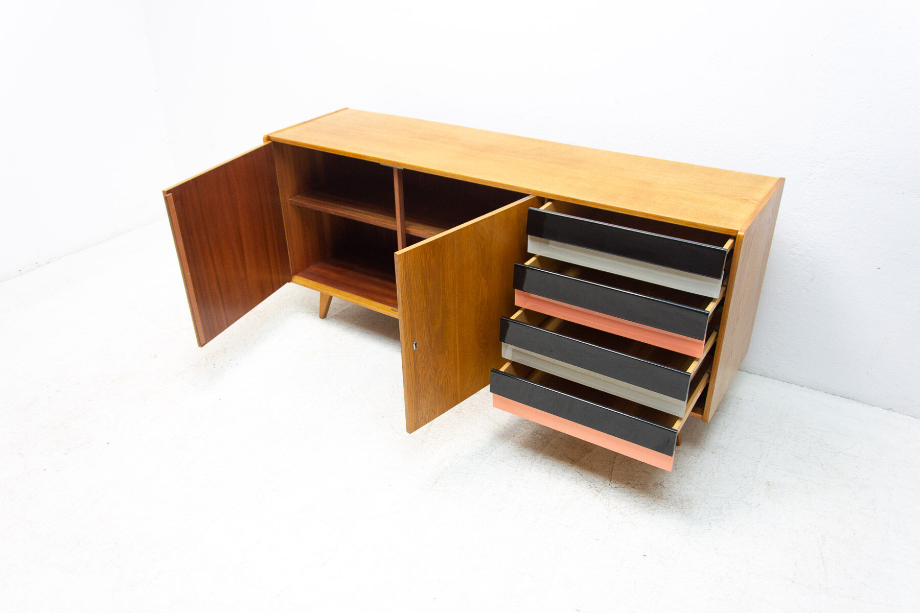 Mid Century U-460 sideboard by Jiří Jiroutek for Interiér Praha