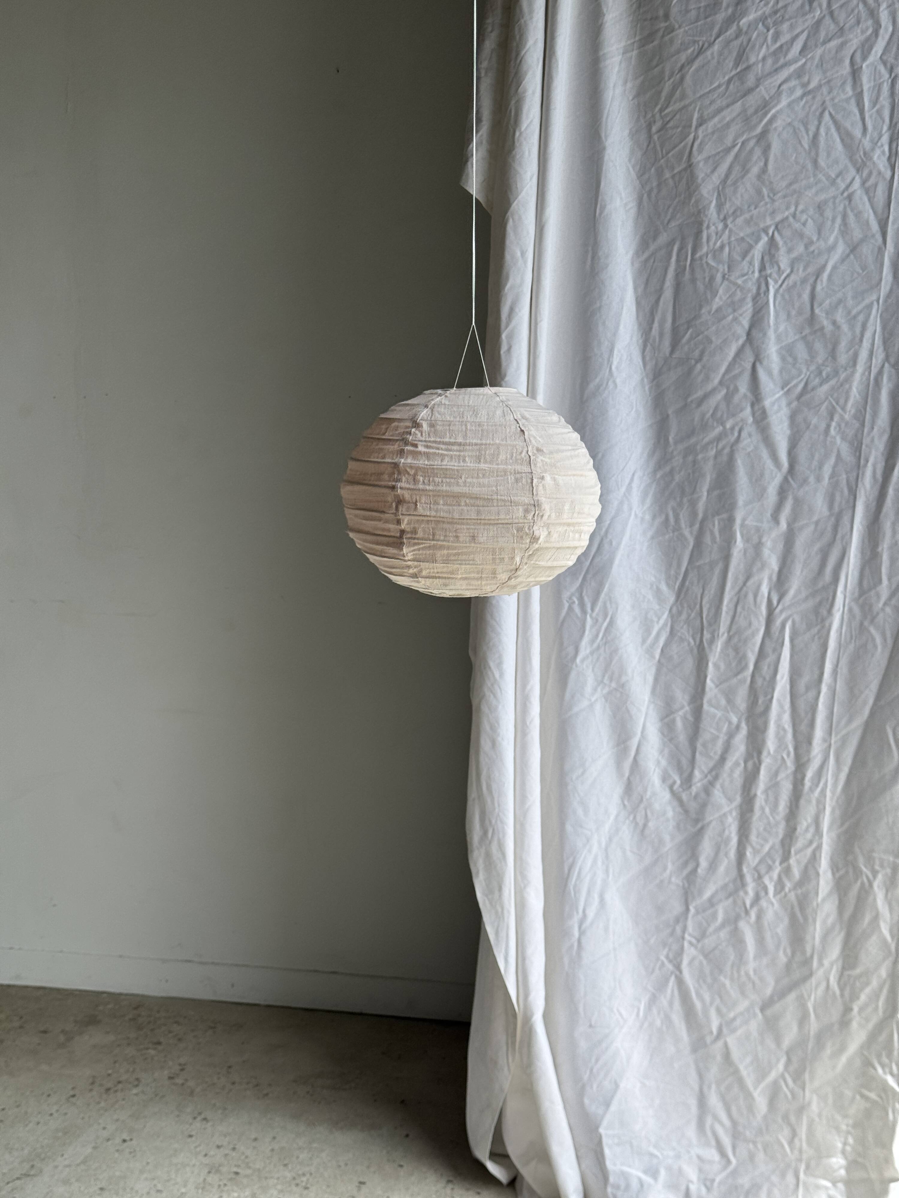 Small round pink rattan and natural linen Japanese-style pendant light D30