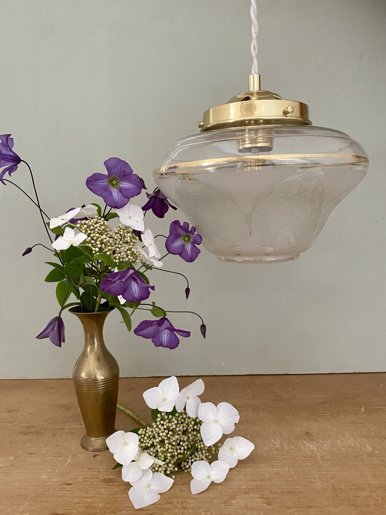 Vintage art deco globe pendant light in white and gold frosted glass