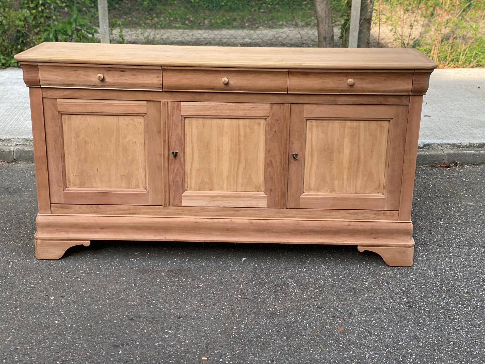 Louis Philippe rustic buffet, vintage, renovated in wood from the 1960s.