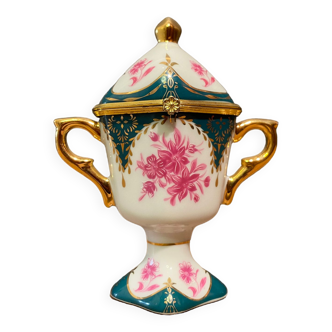Boite, coffret, écrin en forme de potiche en porcelaine de style XVIIIe