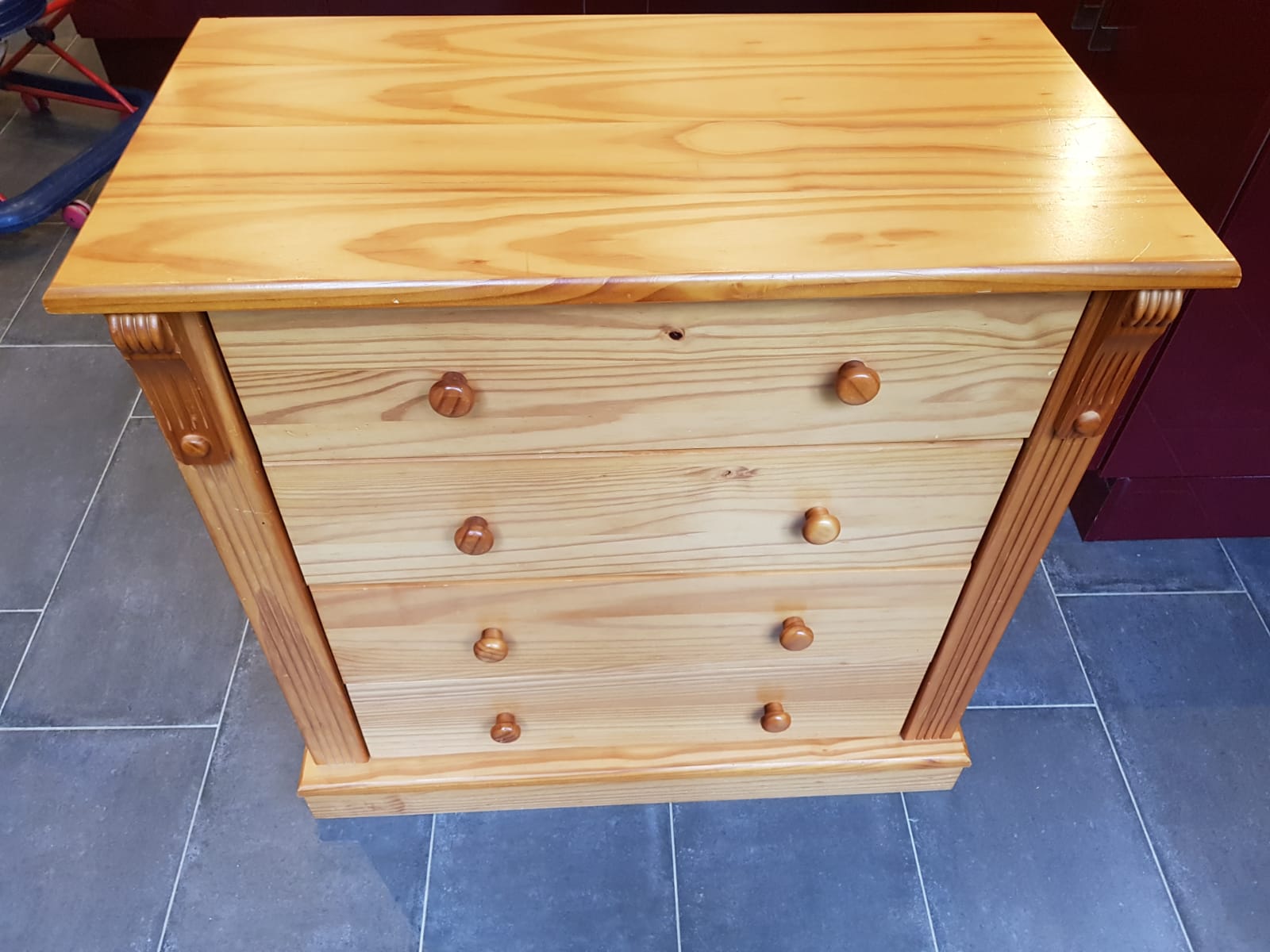 Pine chest of drawers