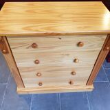 Pine chest of drawers