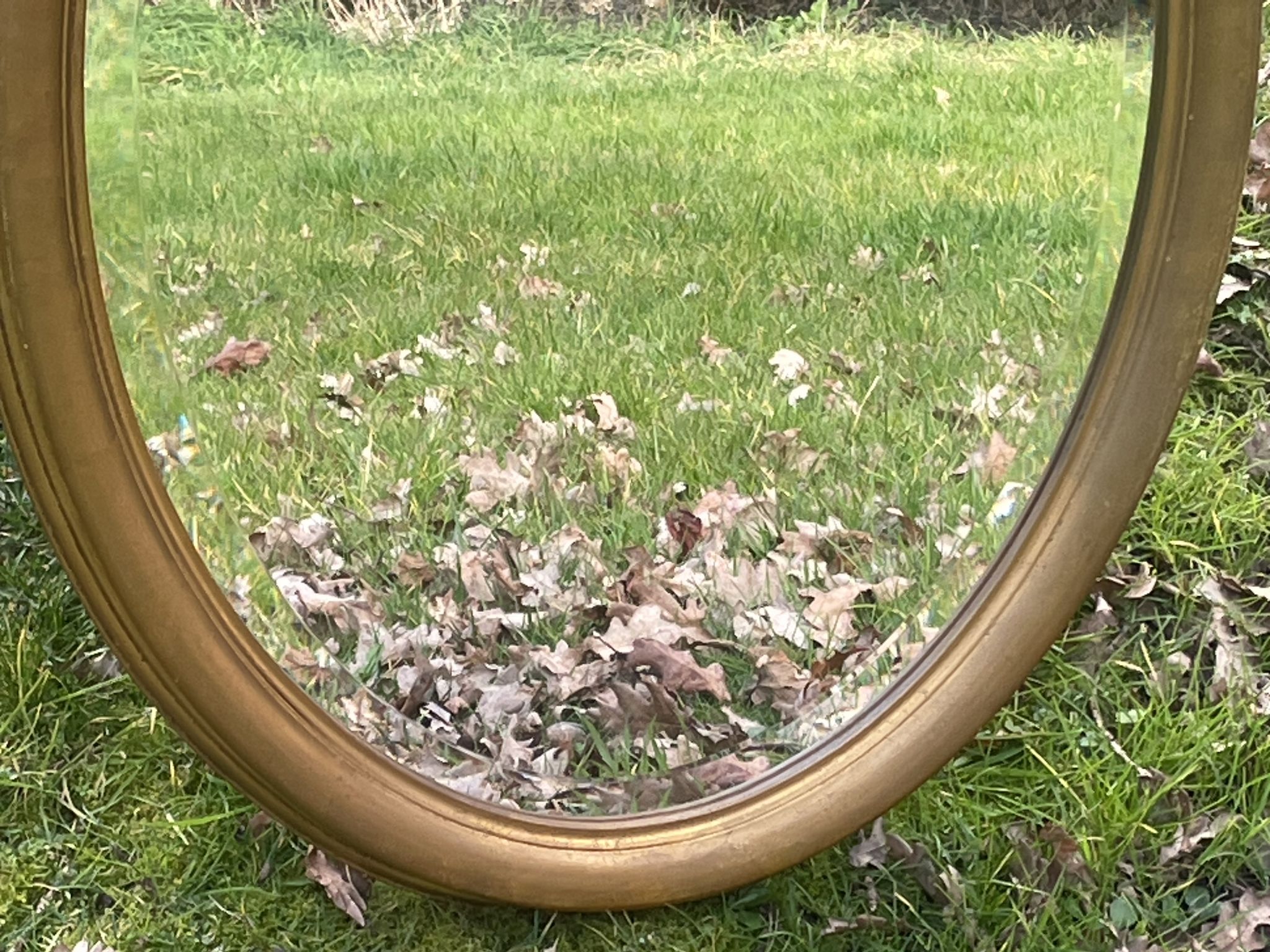Bevelled golden oval mirror, 79 x 59 cm