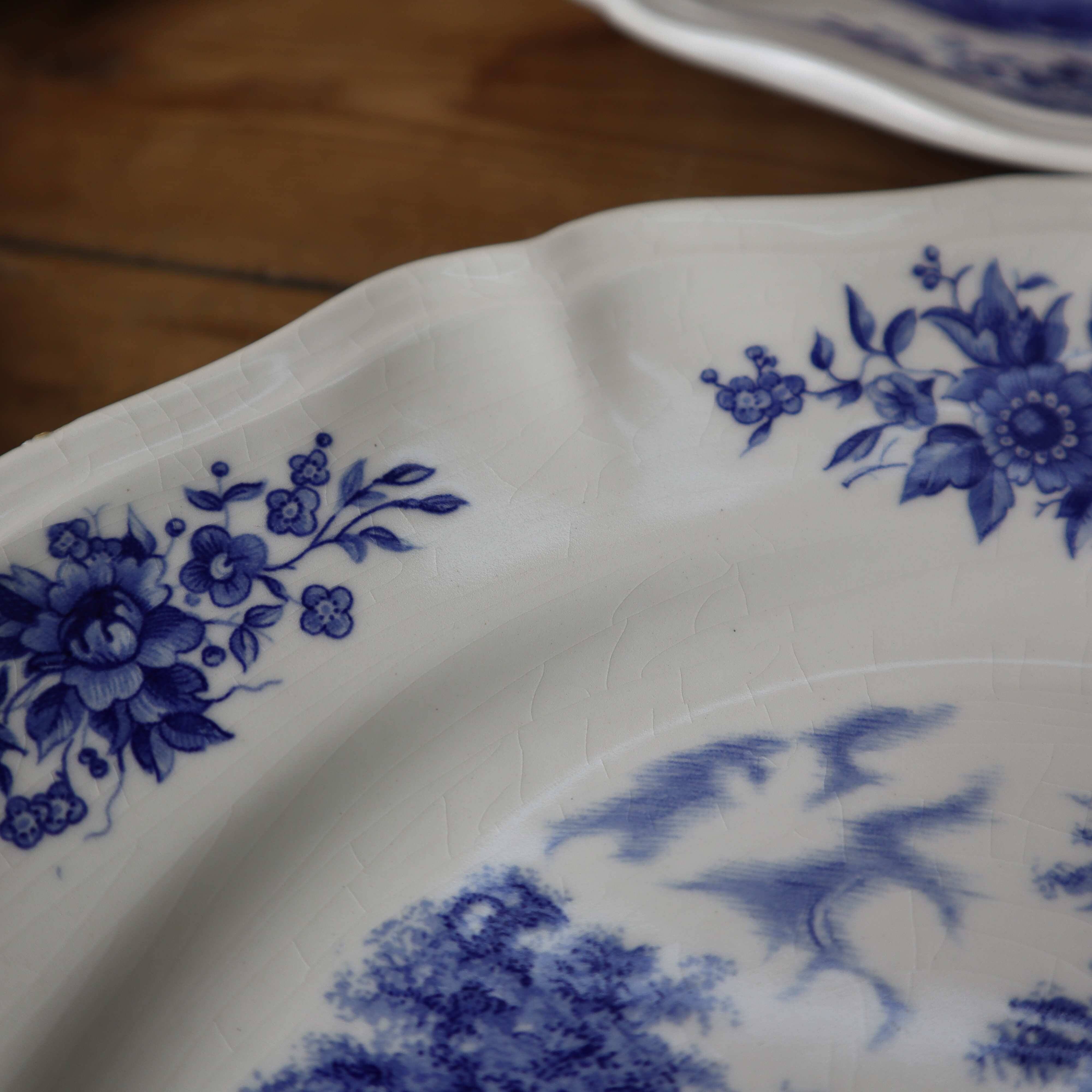 Set of 6 Sarreguemines flat plates, Romantic model, 25.6 cm