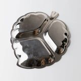 Silver-plated metal leaf-shaped tray with three compartments, Hollywood Regency Italian 1970s, elegant serving platter