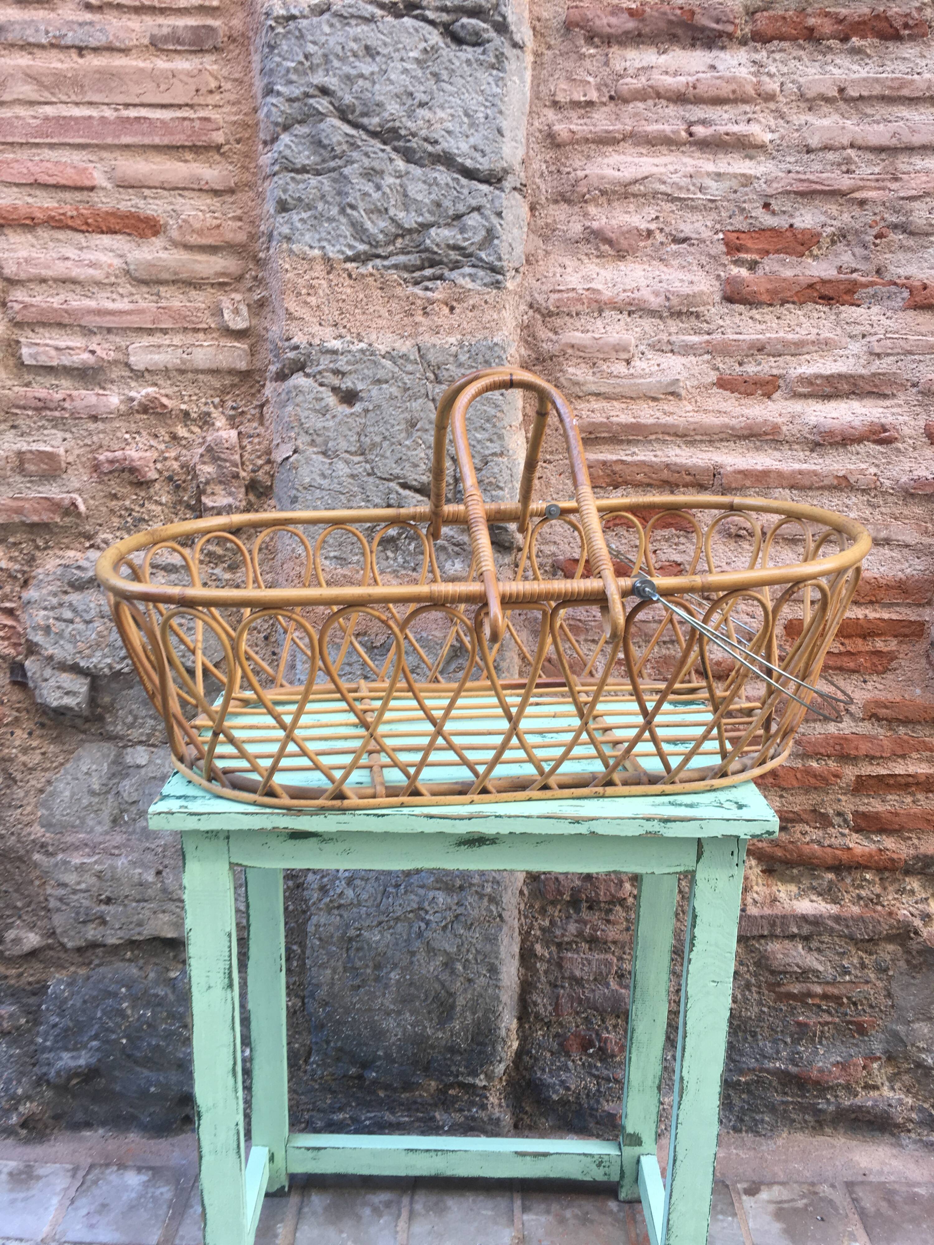 Rattan bassinet with hood arches