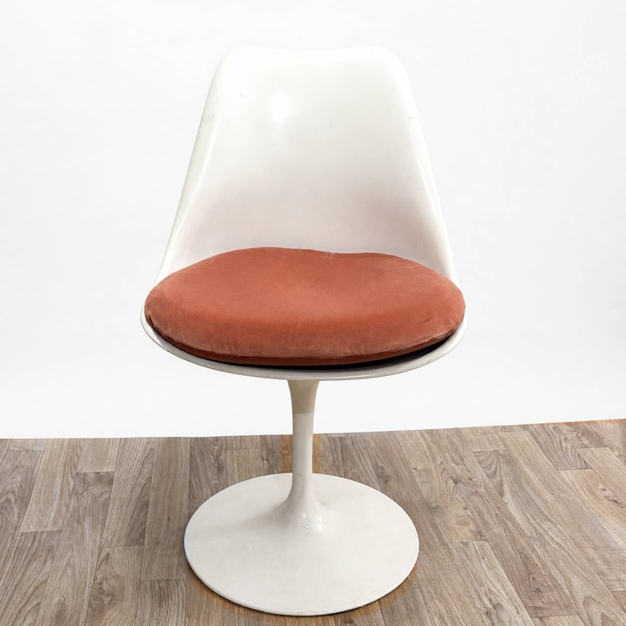 Tulip Chair by Eero Saarinen for Knoll