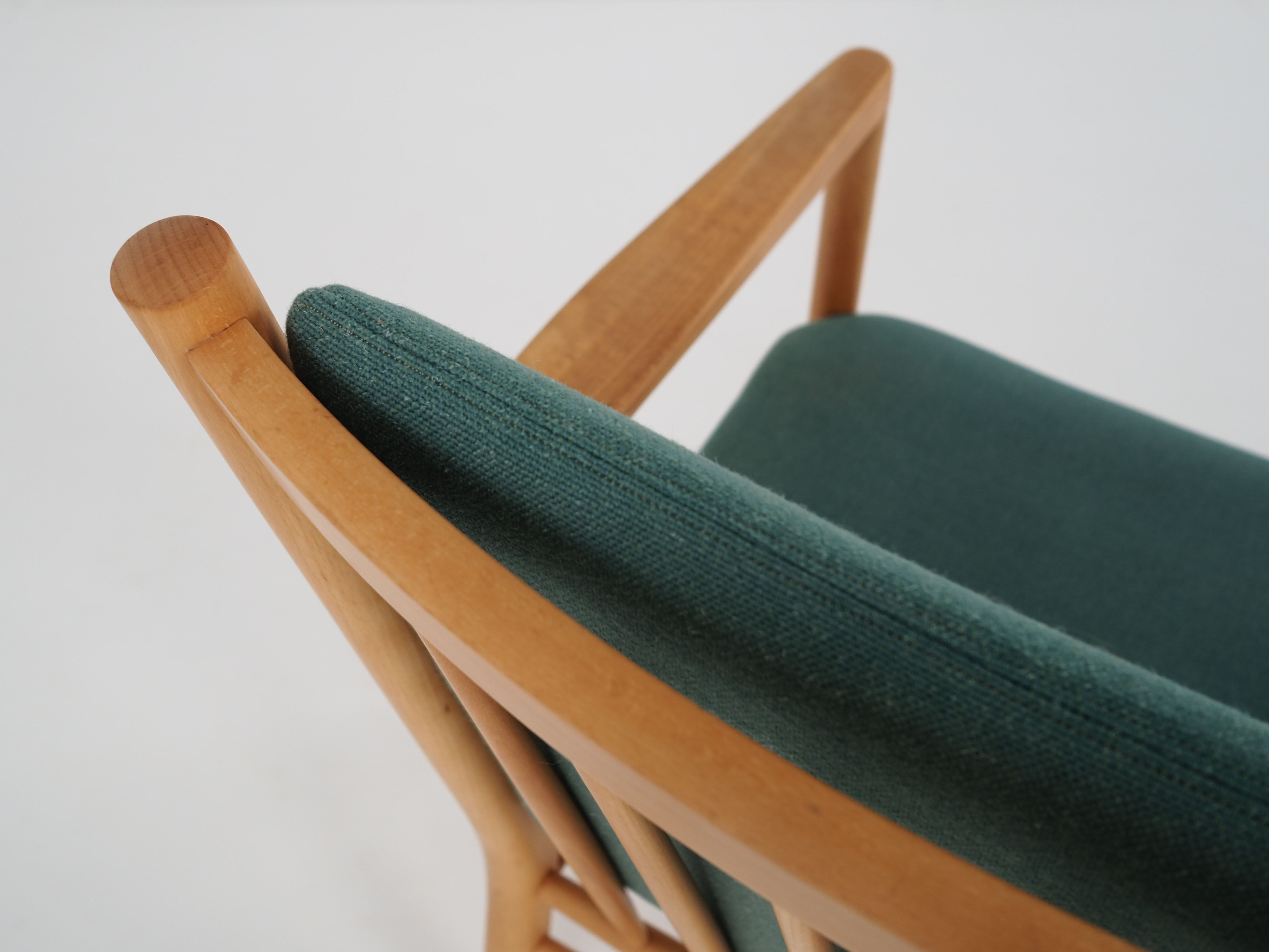 Armchair design J147 by Erik Ole Jørgensen of Tarm Stole & Møbelfabrik.