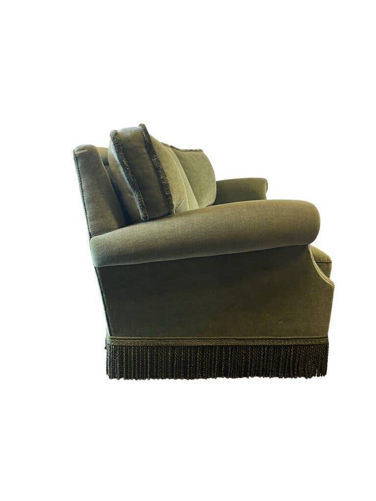 Canapé/fauteuil trois places vintage vert olive à franges