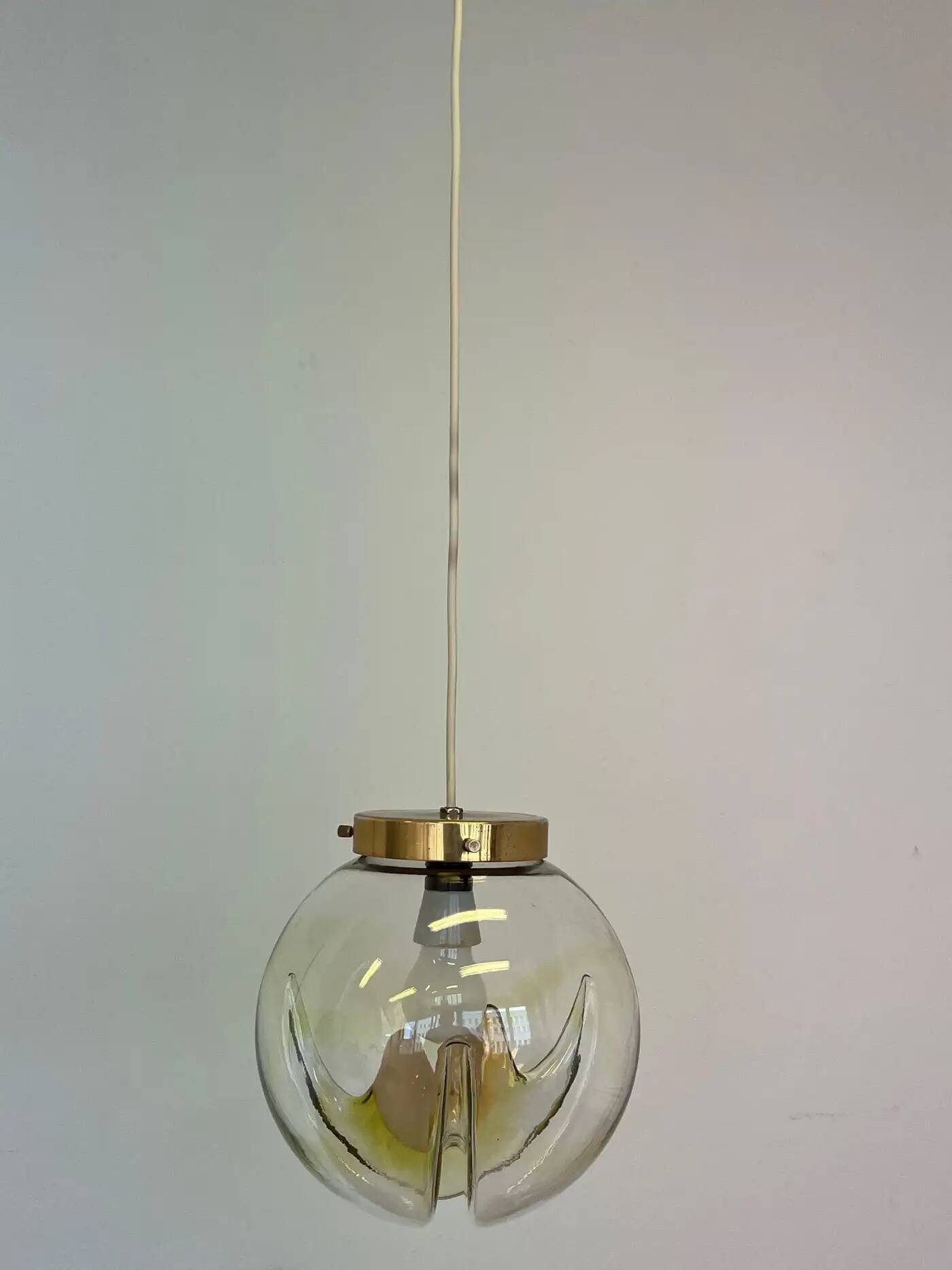 Ensemble de trois pendentifs en laiton et en verre d'art de Murano - Italie, années 1970