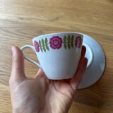 Set of flowery Chinese porcelain cups