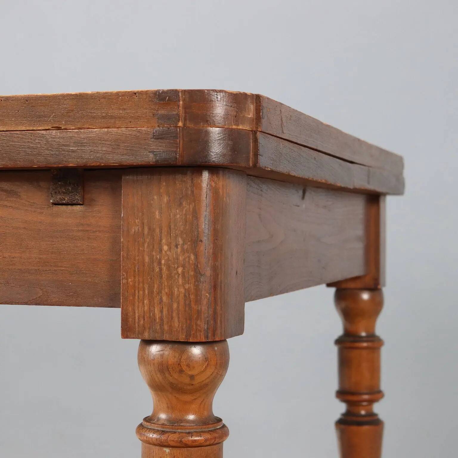 Antique extendable table in oak, walnut, and poplar, Europe, 19th century.