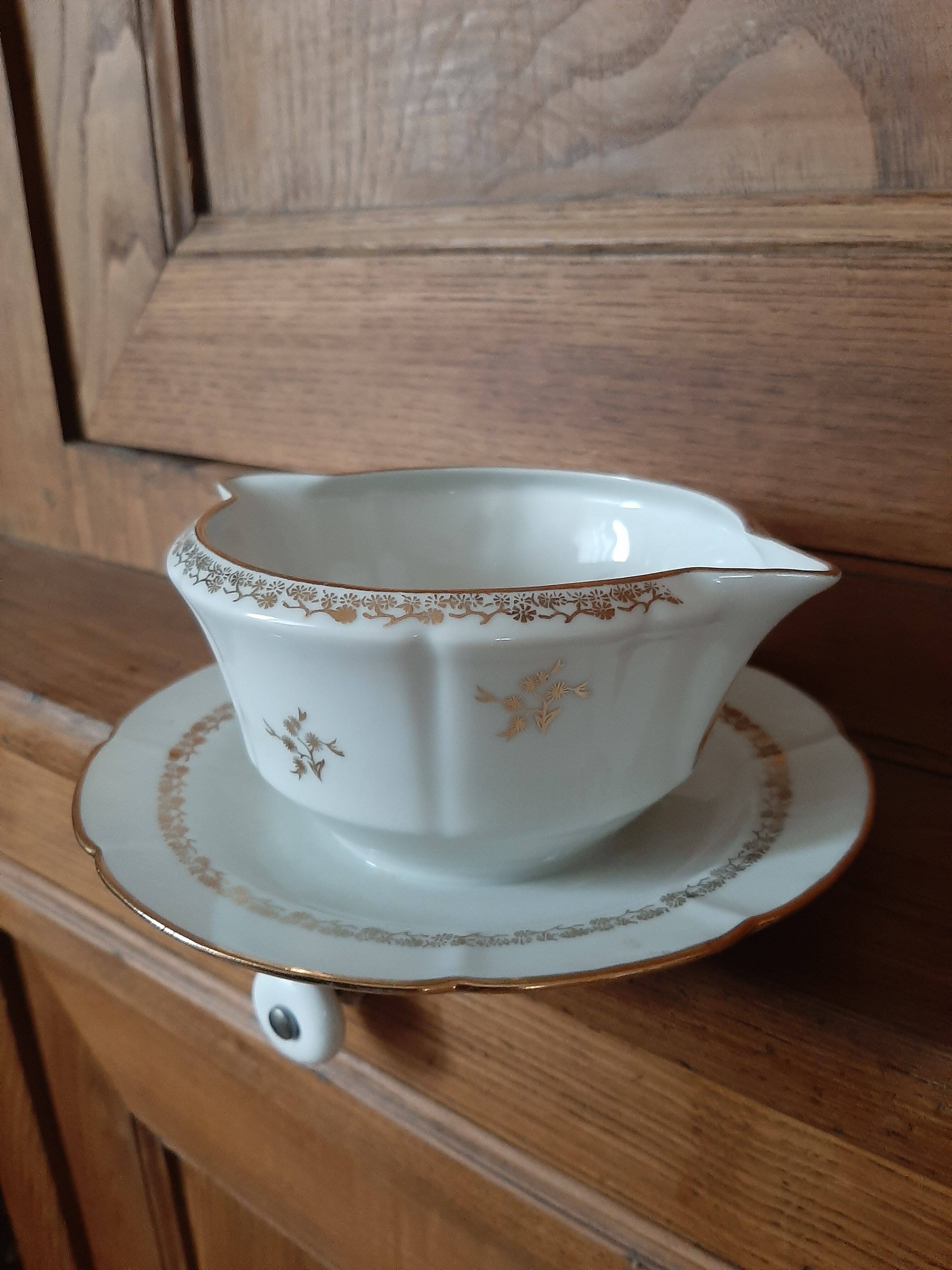 Porcelain sauce boat