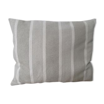 Produit BHV Coussin en coton épais beige à rayures.