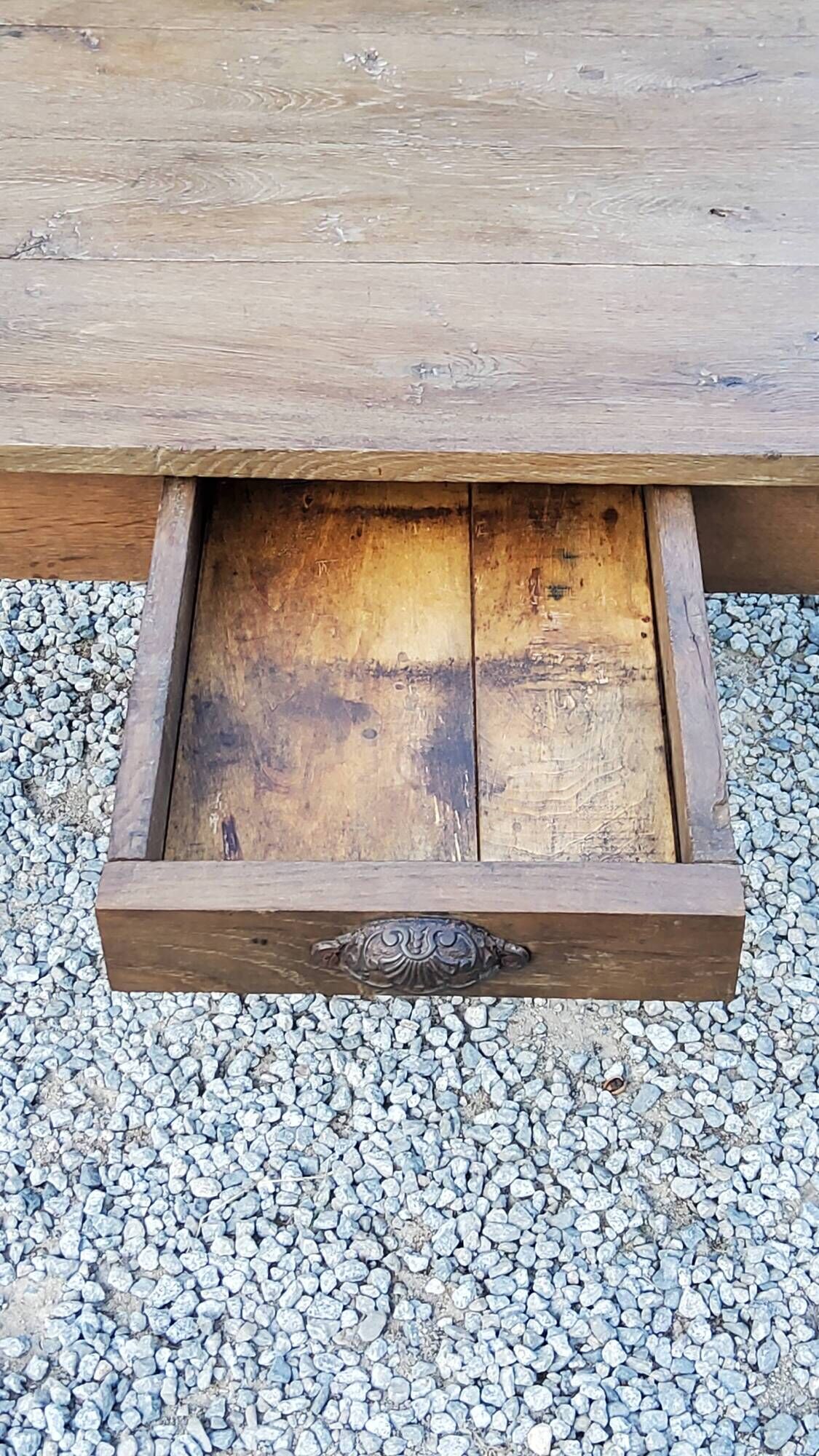 Oak farmhouse coffee table with spindle legs and one drawer, late 19th century
