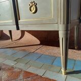 Louis XVI style patinated chest of drawers with 3 drawers.