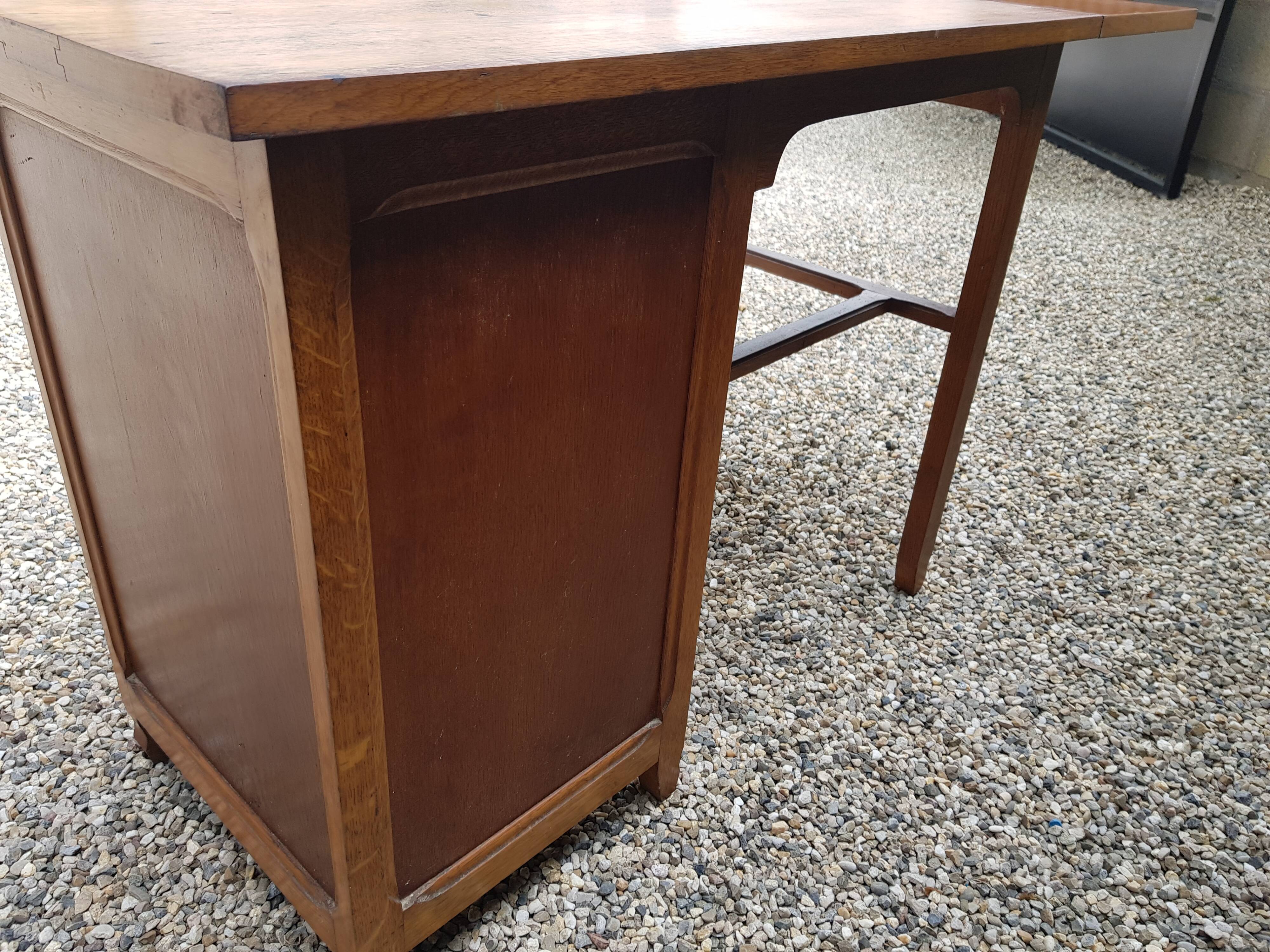 Curtain binder desk