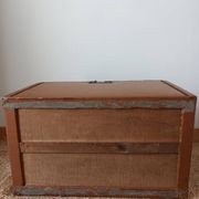 Malle bombée en bois et simili cuir vintage