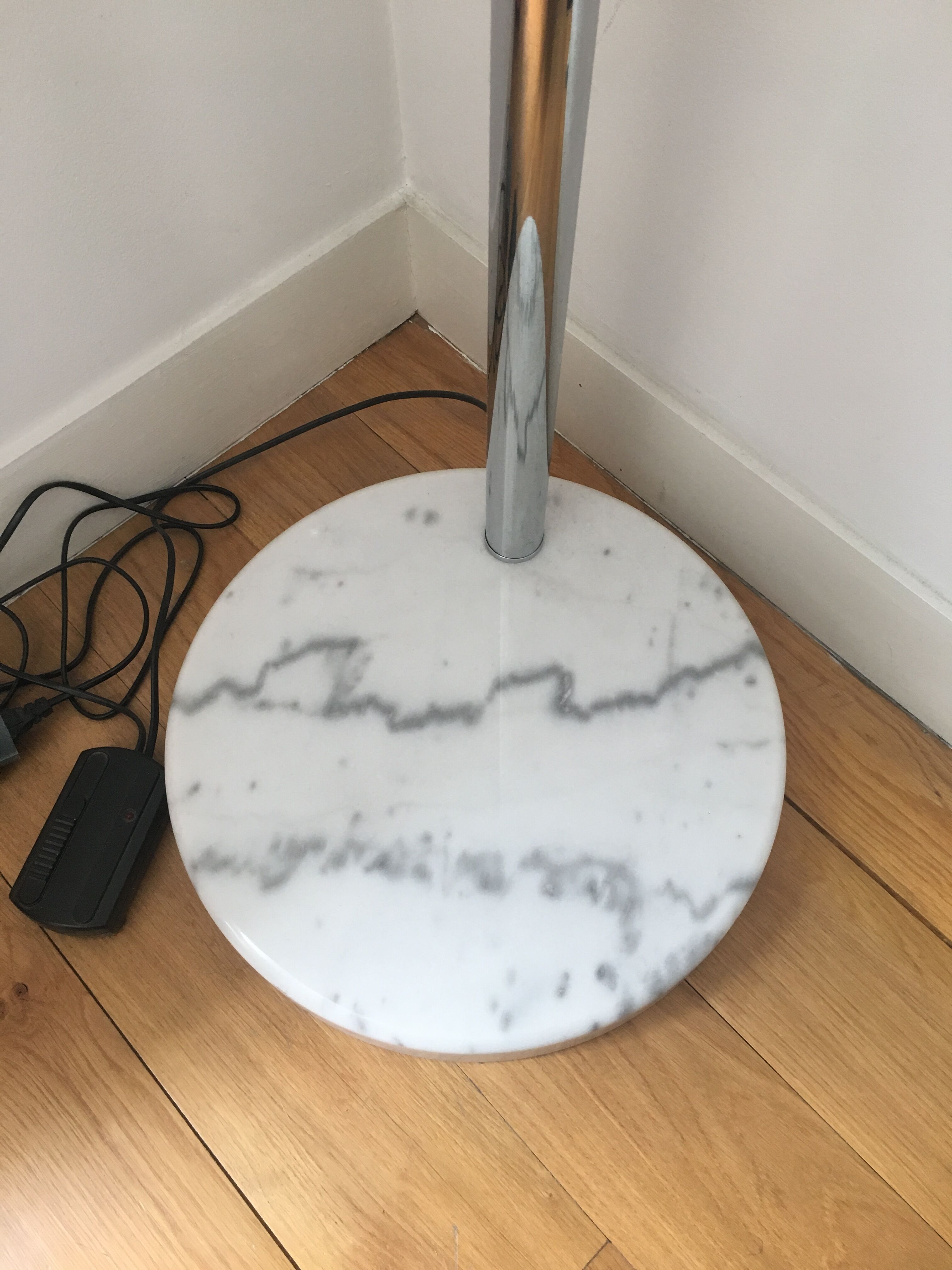 Ball lamp with marble foot