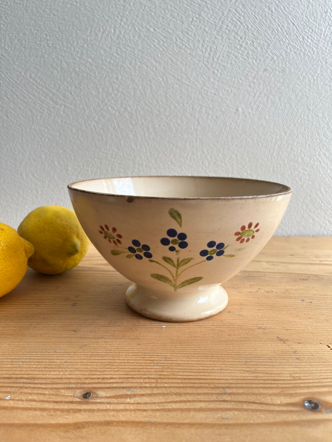 Old earthenware bowl on a pedestal, Digoin Sarreguemines Flowers / flo