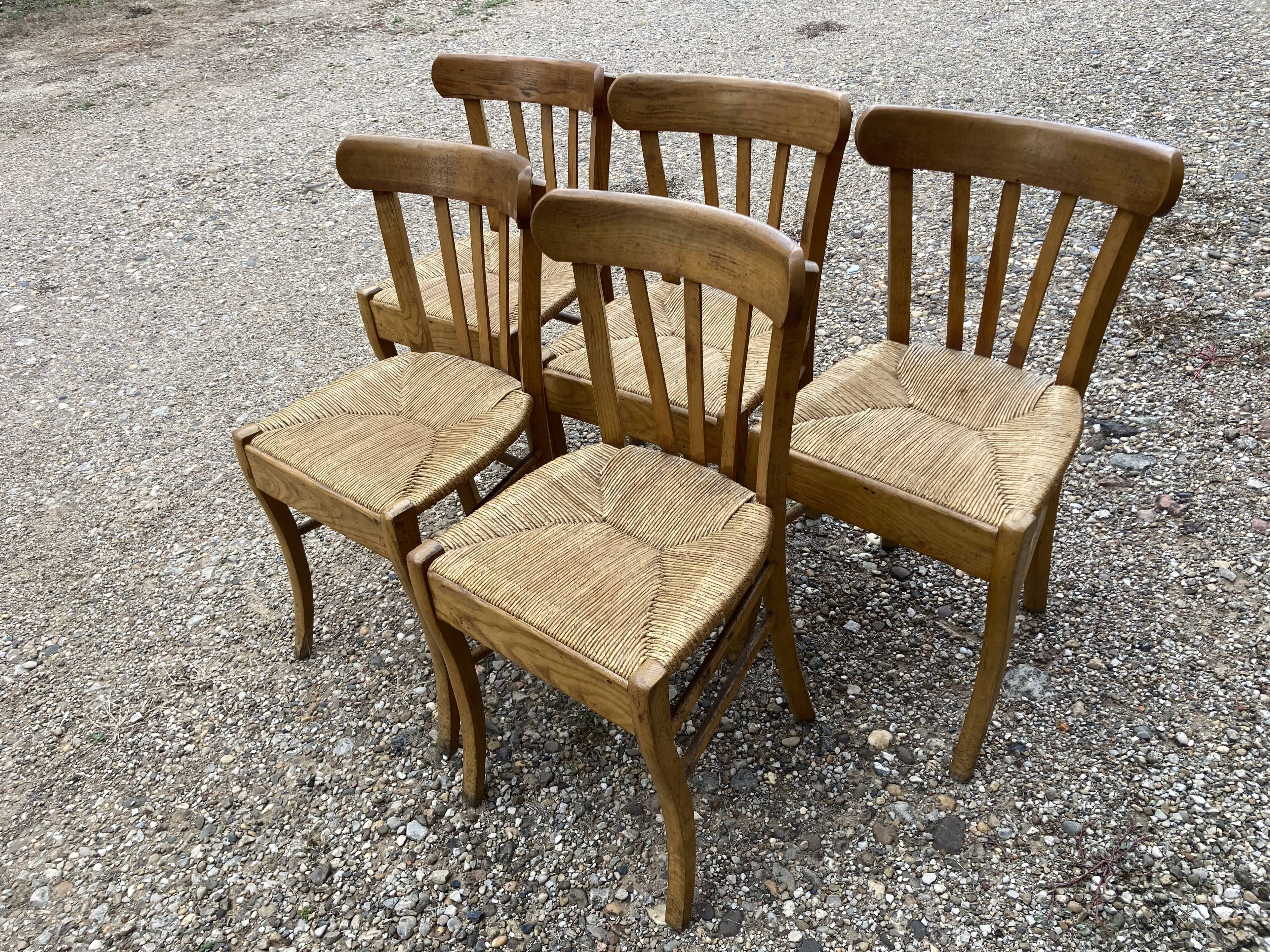 5 mulched bistro chairs
