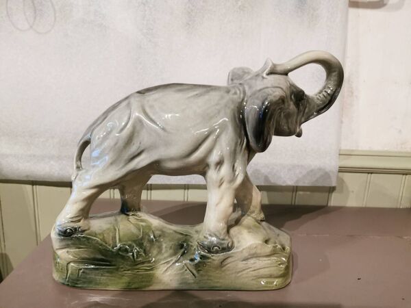 Éléphant en céramique