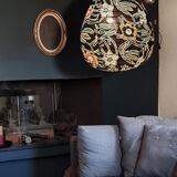 Suspension in printed fabric in the shape of a pear.