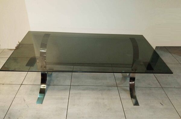 Table basse en métal chromé et verre fumé 1970