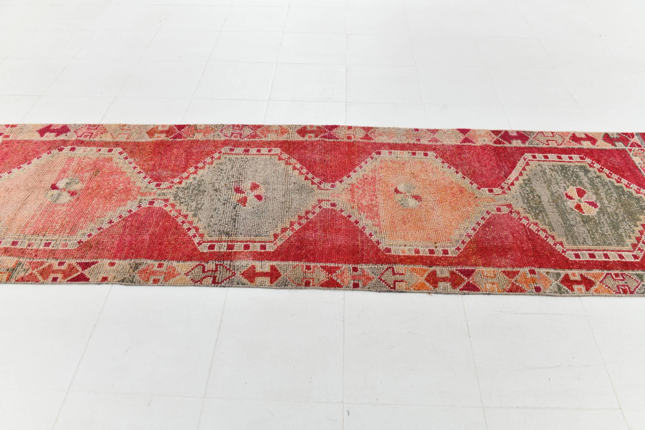 Tapis kilim ancien tons rouges et gris, motifs géométriques turcs,99x343 Cm