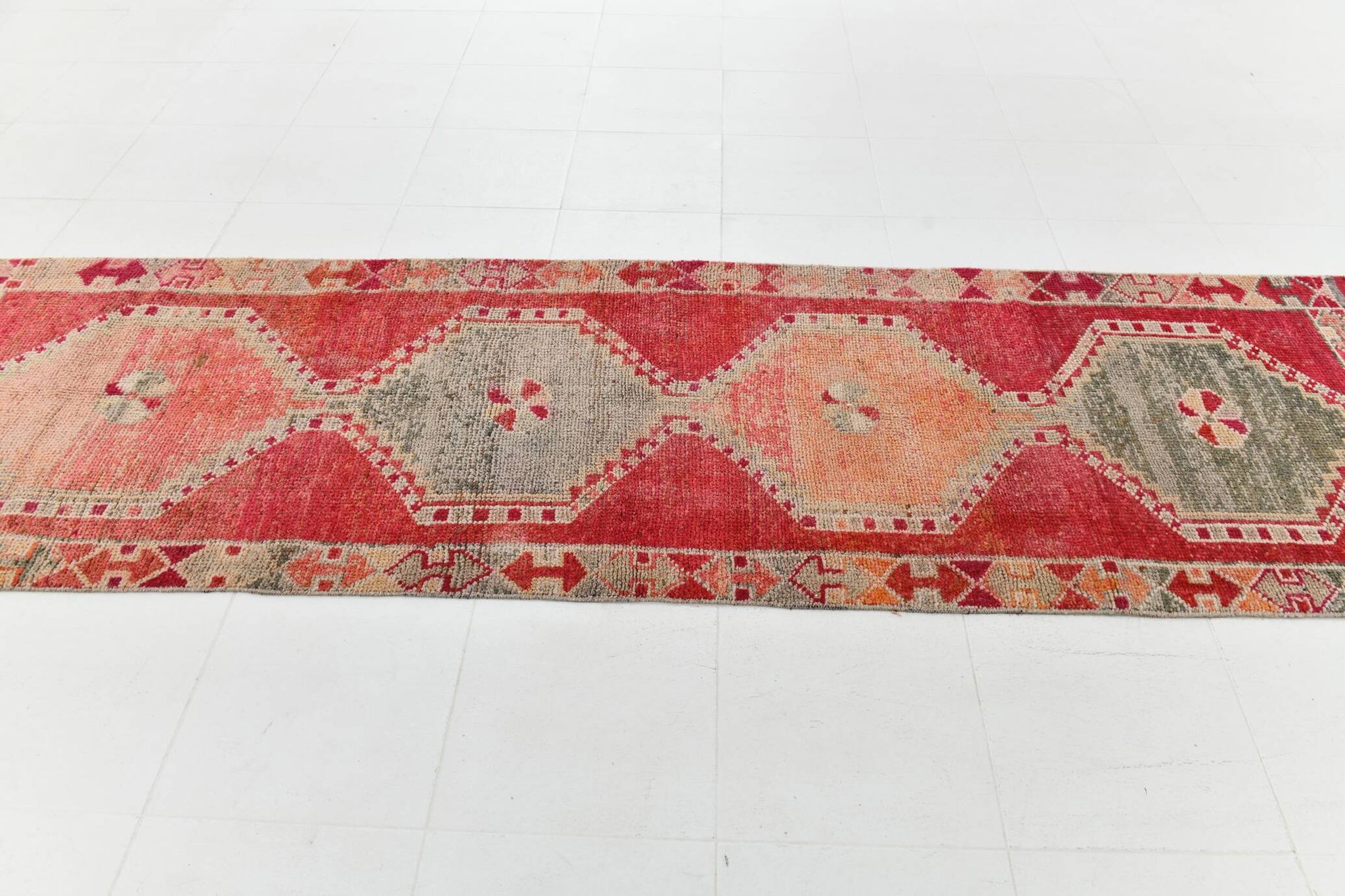 Tapis kilim ancien tons rouges et gris, motifs géométriques turcs,99x343 Cm