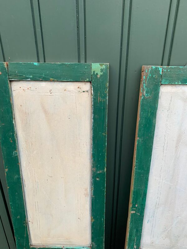 Paire de volets en bois patiné