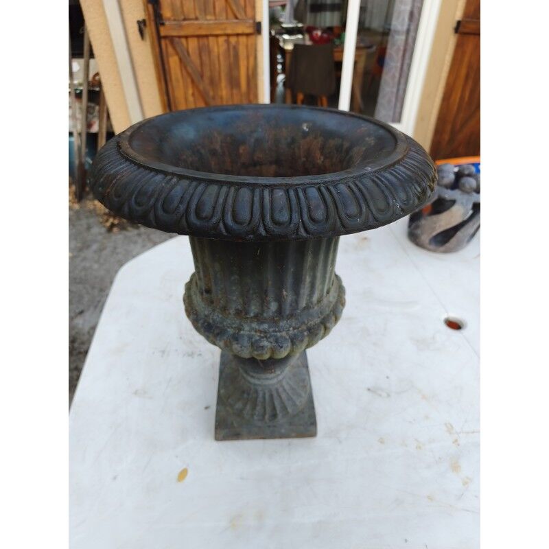 19th-century cast iron "Médicis" vase
