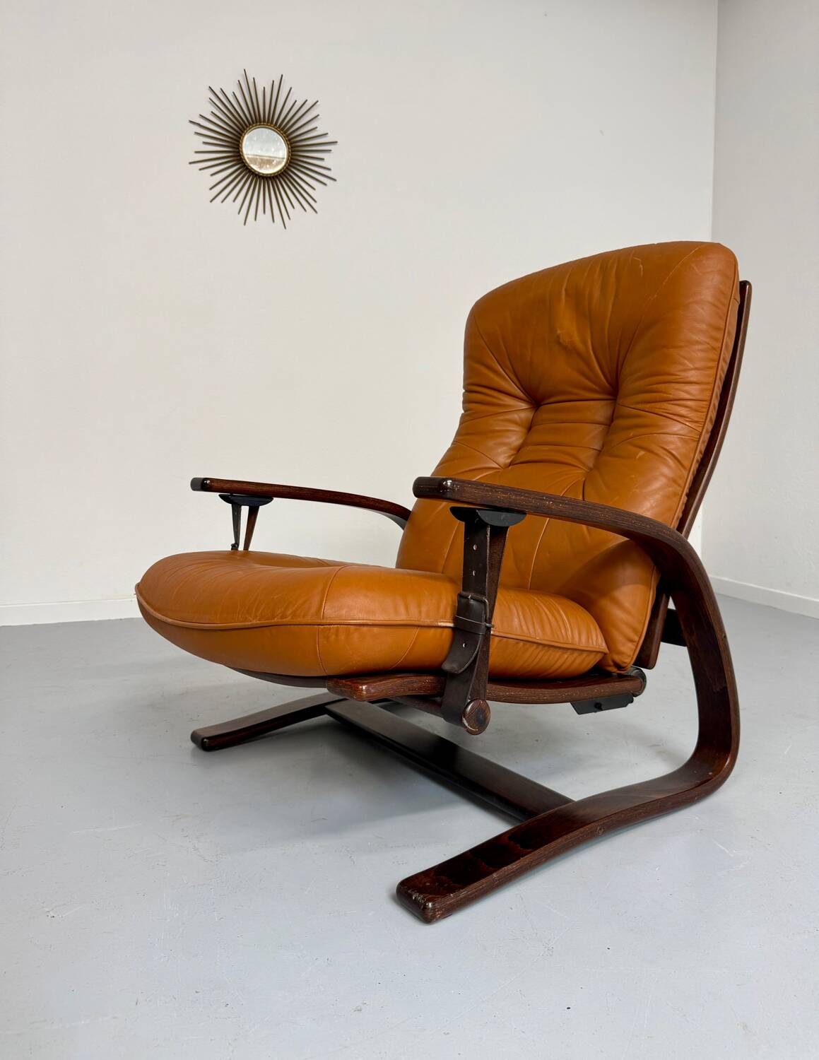 Antique "Panter" hanging armchair in Scandinavian design leather Westnofa an70