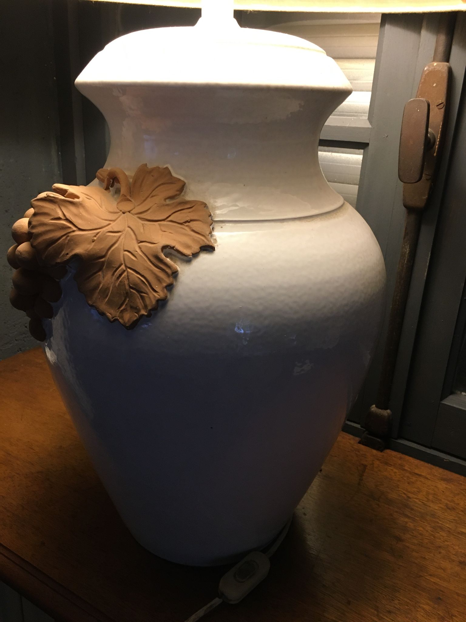 Lampe en céramique grappe de raisin