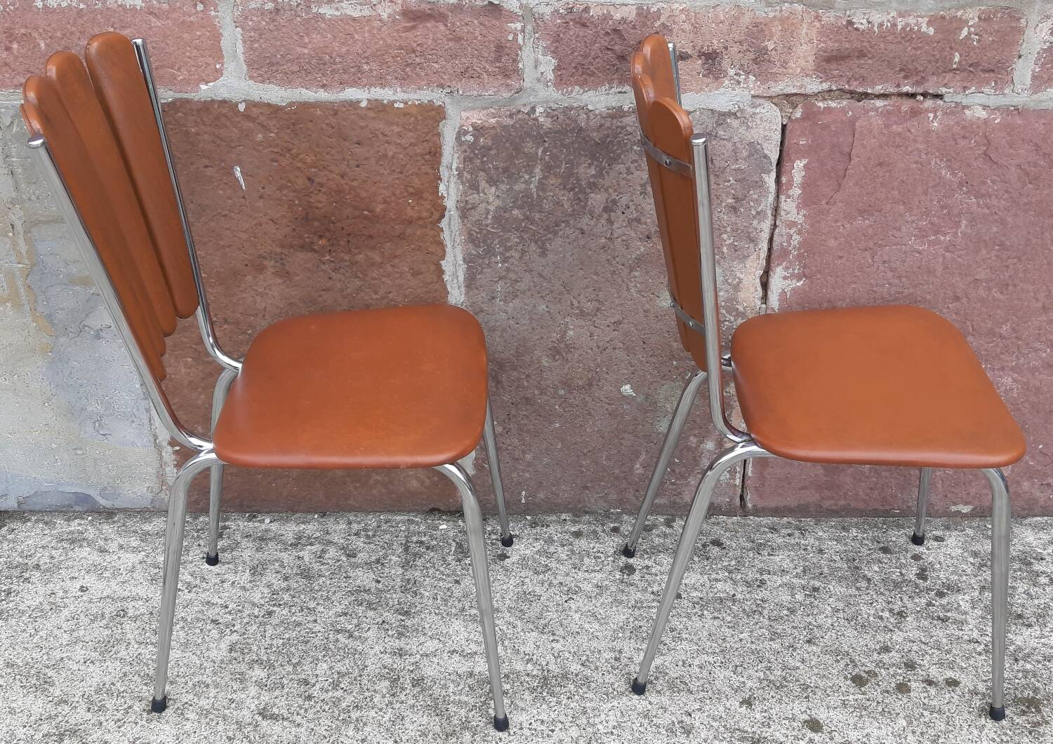 2 “Pétal” chairs from Soudévinyl
