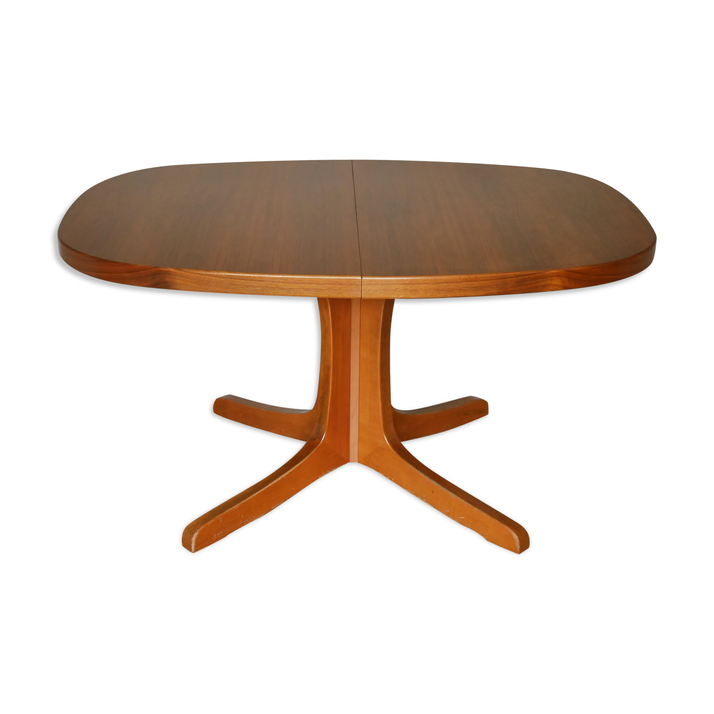 Walnut oval table with extension cords