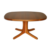 Walnut oval table with extension cords