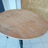 Oval table in solid oak
