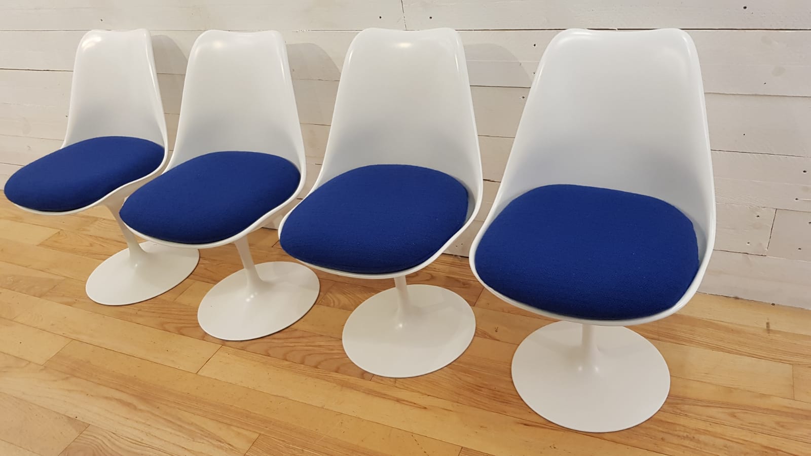 Chairs Tulip by Eero Saarinen for Knoll 1960