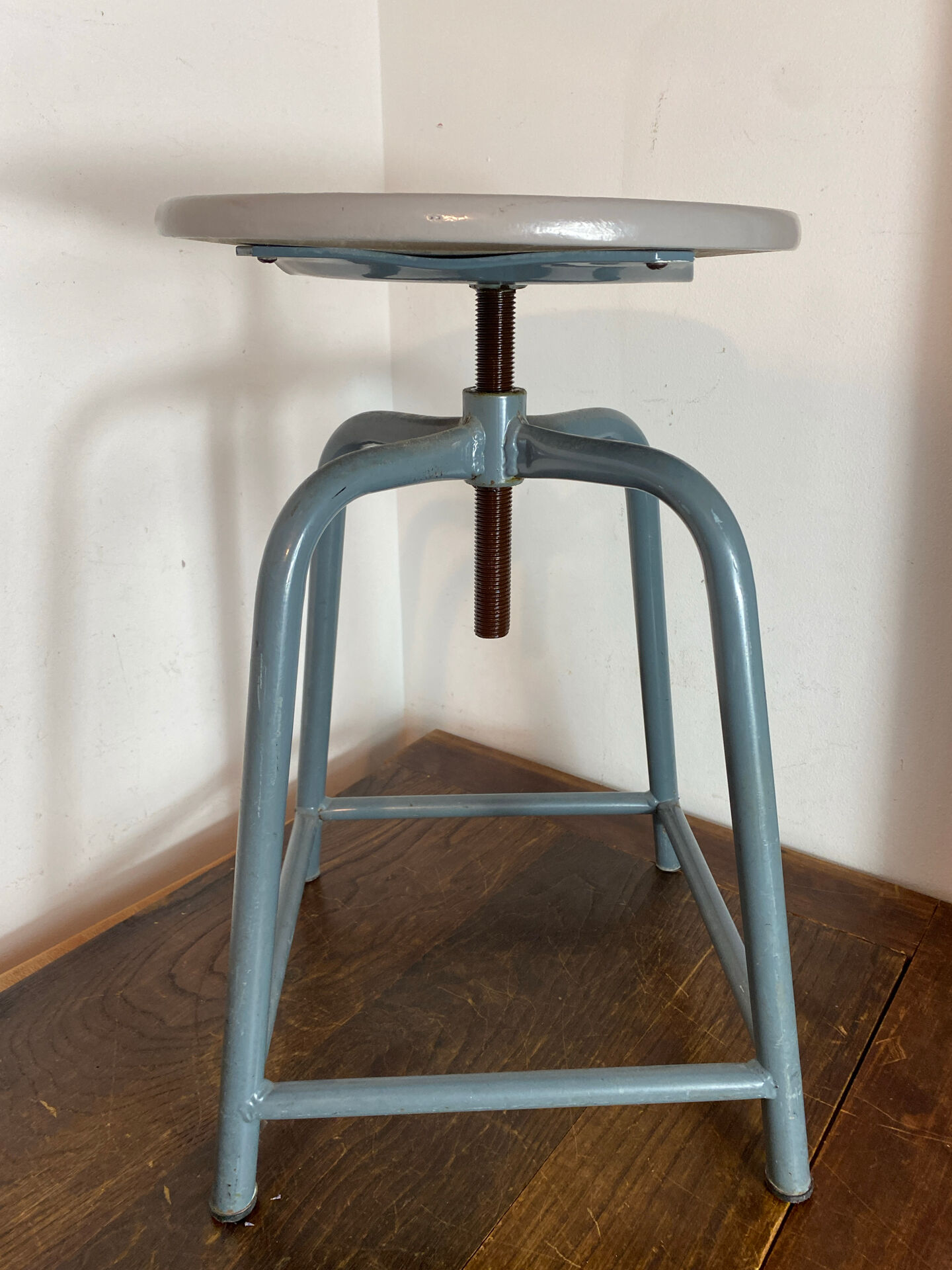 Adjustable height metal and wood workshop stool
