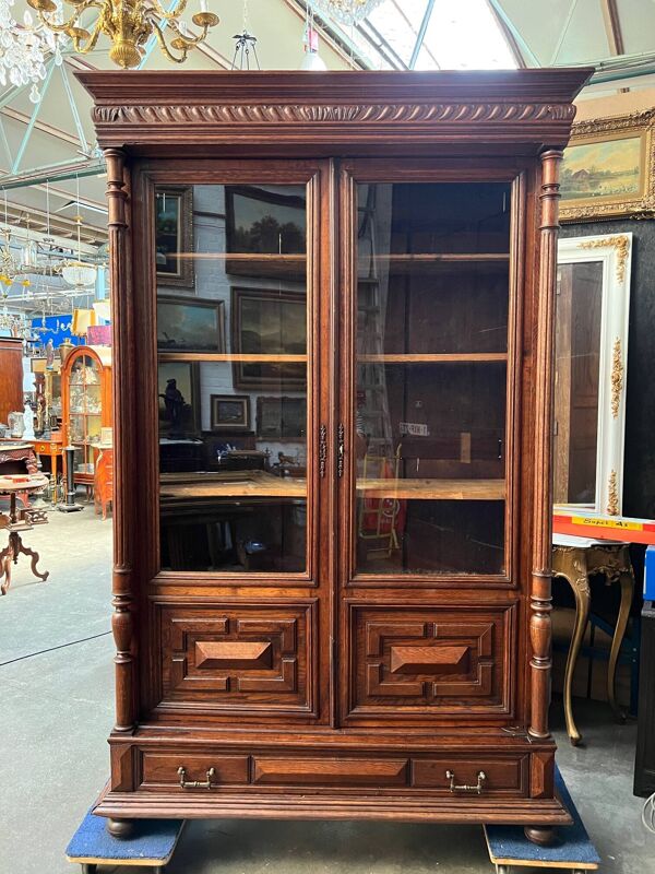 Bibliothèque de style Henri II. Chêne massif.