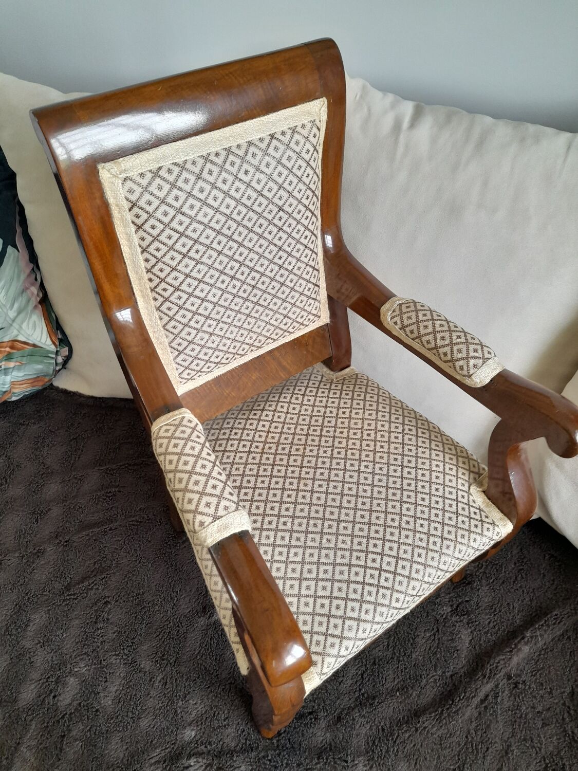 Children's armchair.