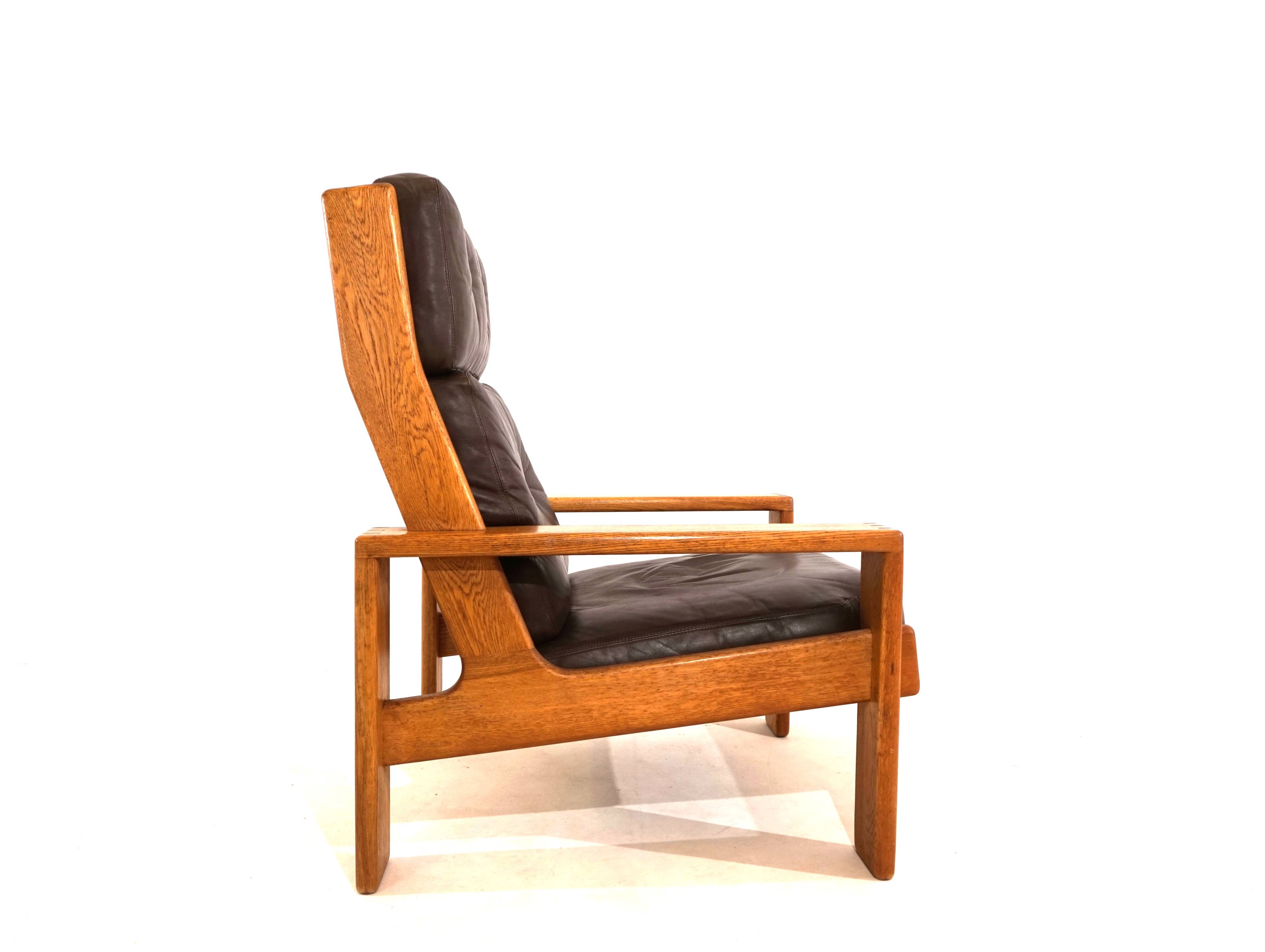 Fauteuil en cuir marron à dossier haut Asko Bonanza par Esko Pajamies