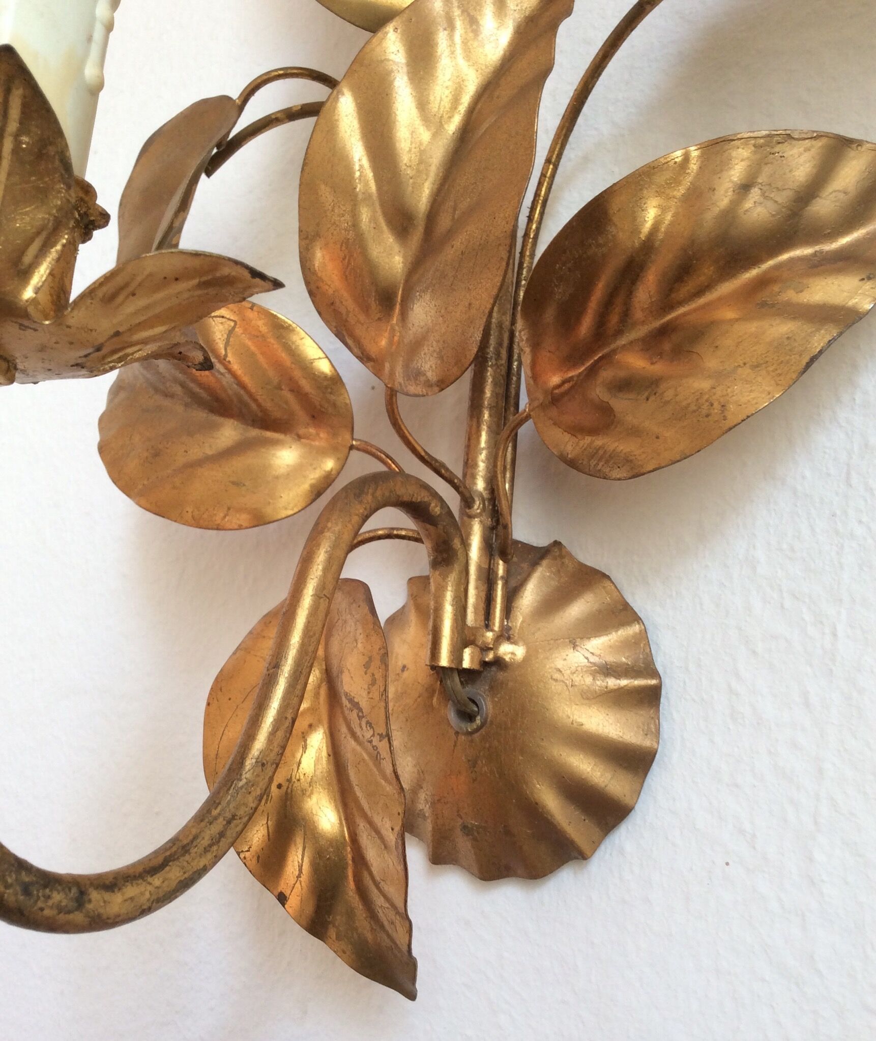 Apply gold metal sheets, Hans Kolg