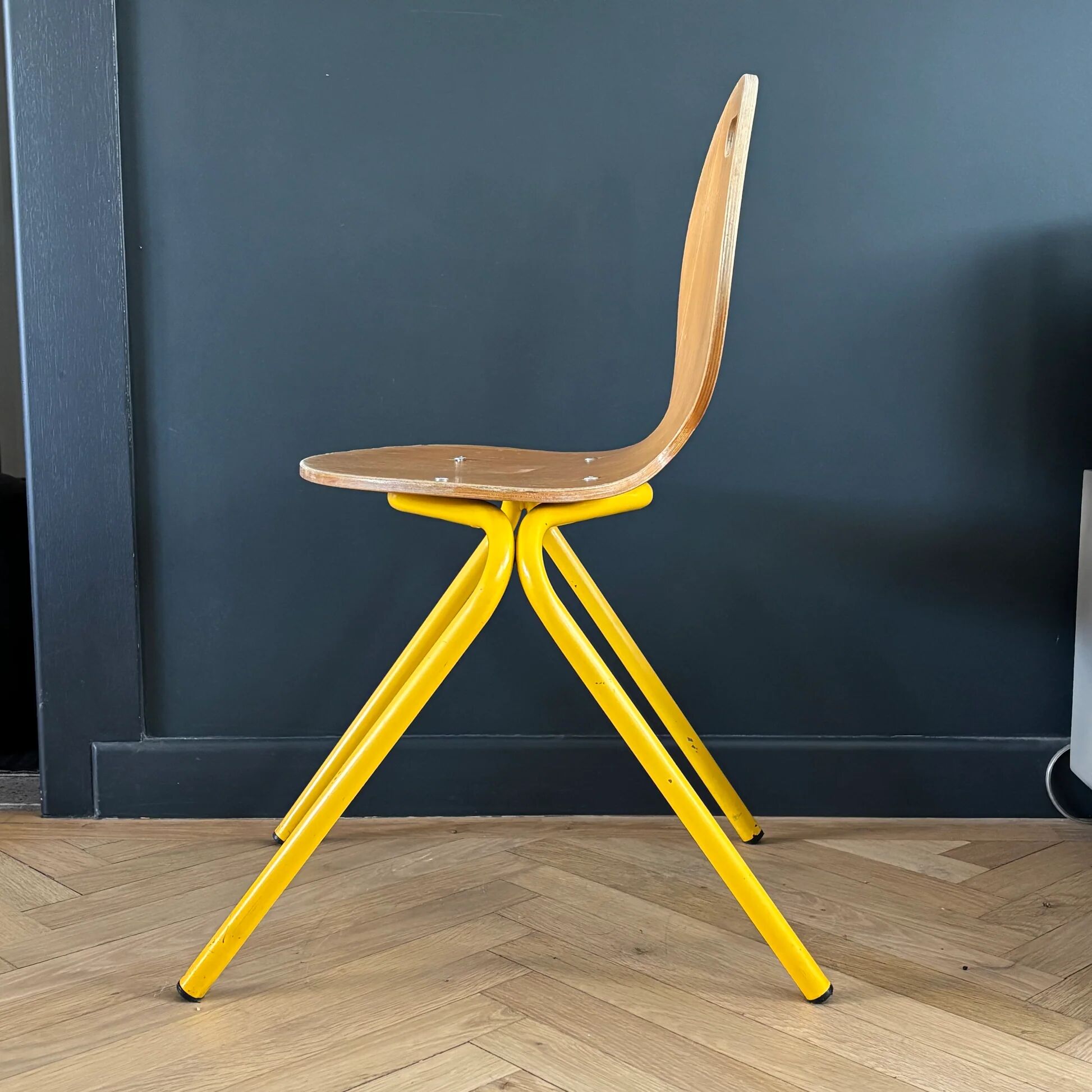 Chaise d’école enfant en lamellé-collé cintré