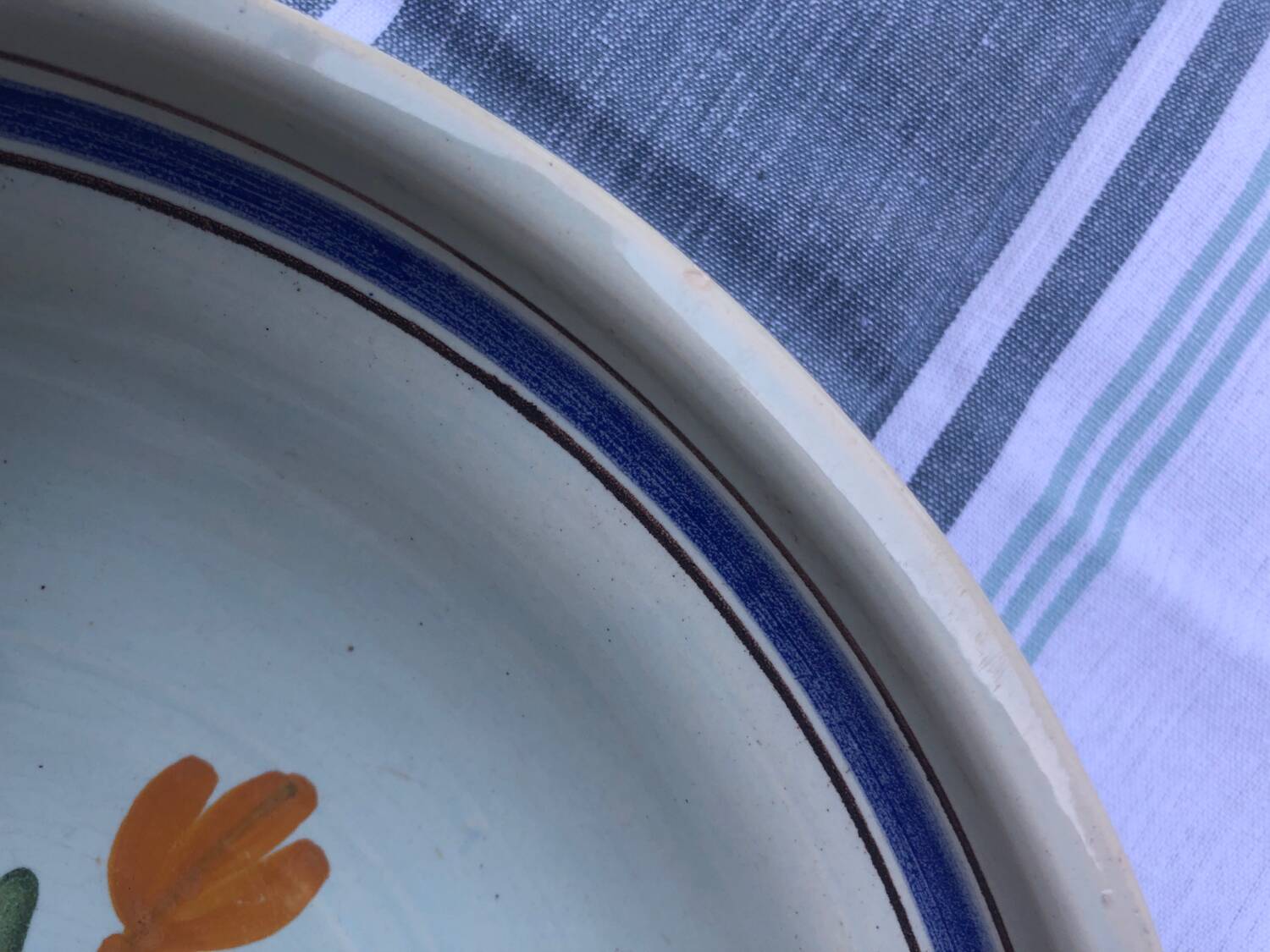 Grand plat faience polyvhtome XIXème