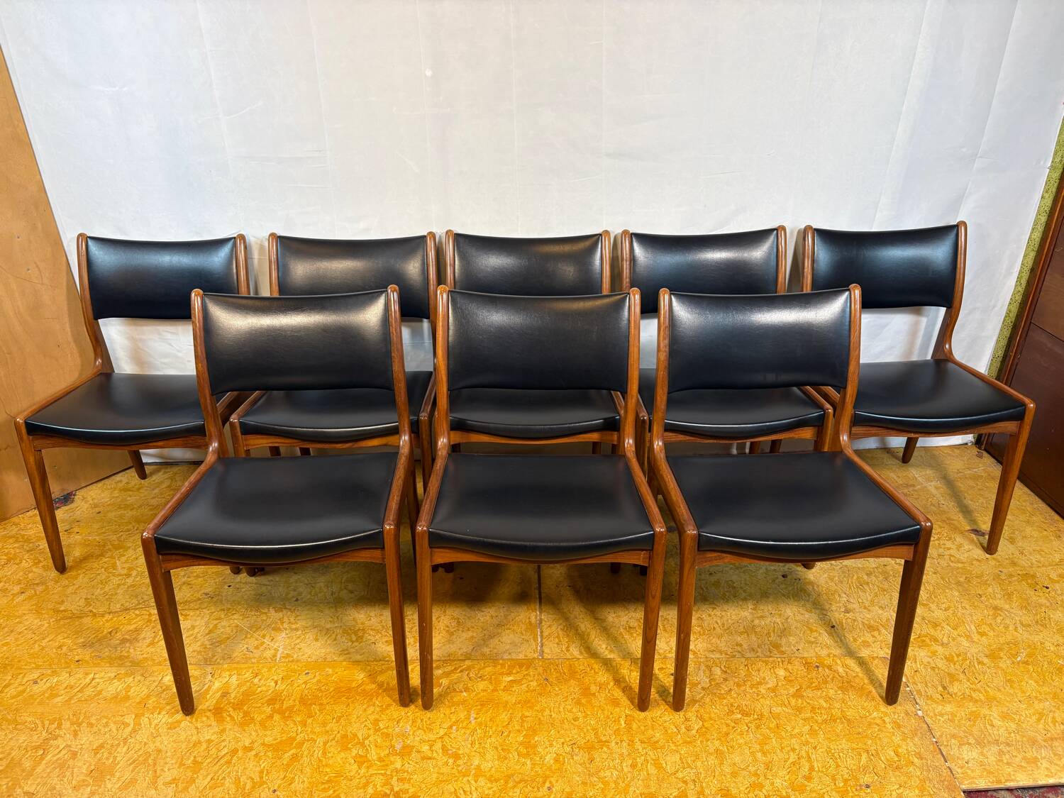 Mid-Century Retro Set of 8 Dining Chairs by Johannes Andersen for Uldu