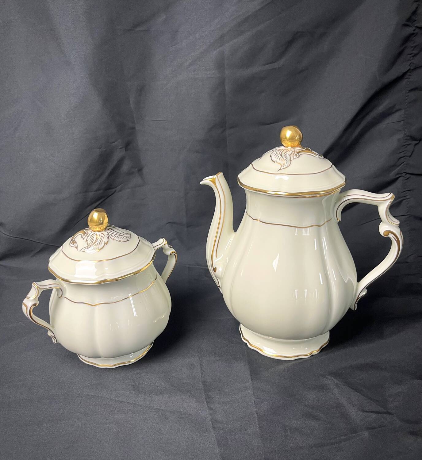 Bernardaud - coffee pot and sugar bowl in Limoges porcelain