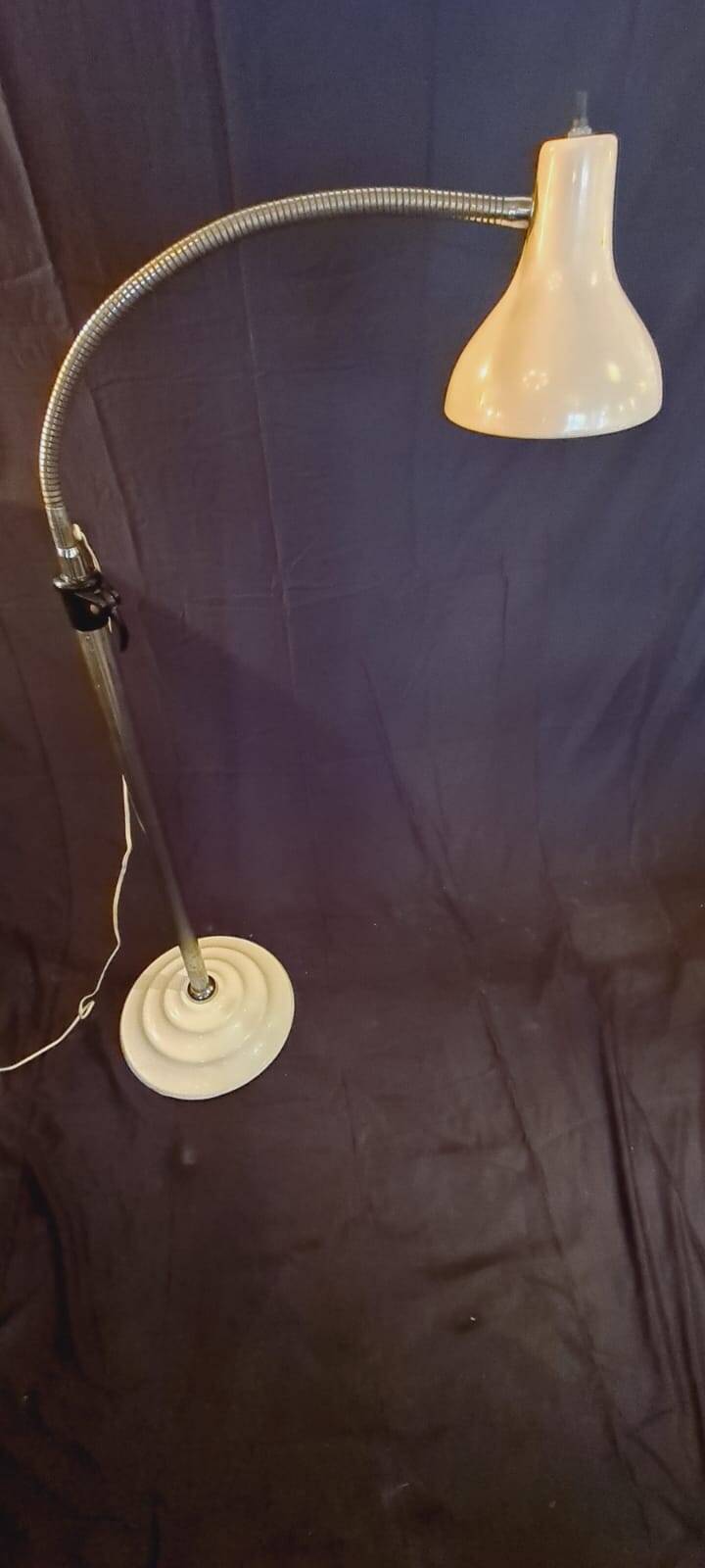 Telescopic medical lamp